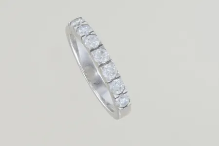 Ring med stenar stl:19 bredd 3 mm, silver 925/1000 Vikt: 4,3 g