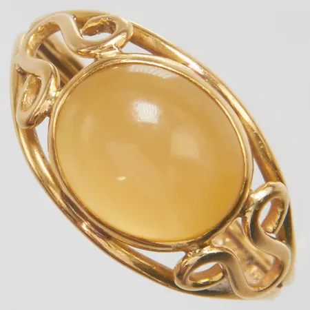 Ring med orange sten, stl:17¾, bredd: 2-11mm, svenska stämplar, 18K Vikt: 3,2 g