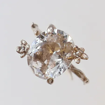 Ring med vit sten stl:17 bredd 12mm silver 925/1000 Vikt: 2,7 g