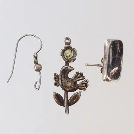 Diverse defekta smycken udda örhänge, del av örhänge, defekt hänge Silver 925/1000 Vikt: 4,8 g