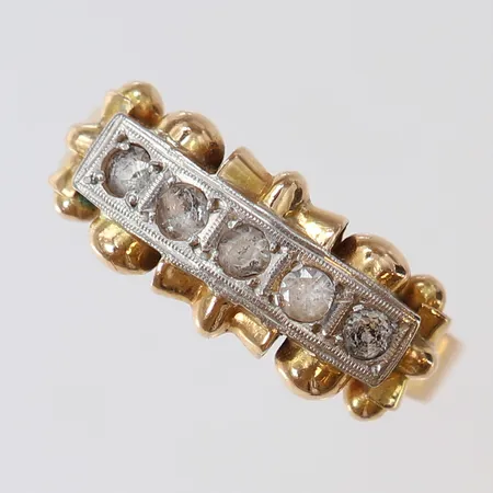 Ring med vita stenar stl:18¼ bredd 7mm något skev skena ostämplad 18K Vikt: 3,4 g