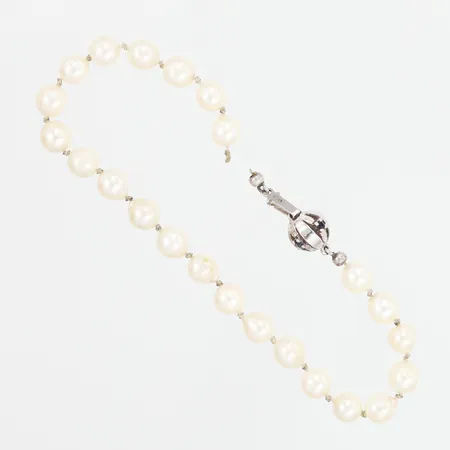 Pärlarmband 20cm Ø6mm, lås i silver 925/1000, trasigt band, behöver träs om Vikt: 0 g