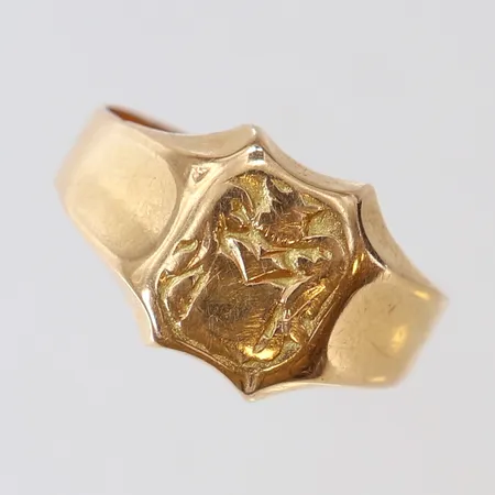 Klackring med mönsterdekor stl:17¾ bredd 10mm något skev 18K Vikt: 2,1 g