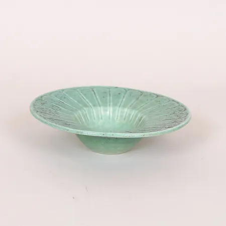 Skål Gunnar Nylund för Rörstrand, 1940-tal, stengods, celadonglasyr, signerad, längd 15cm, smärre slitage, något märke. Skickas med paket.
