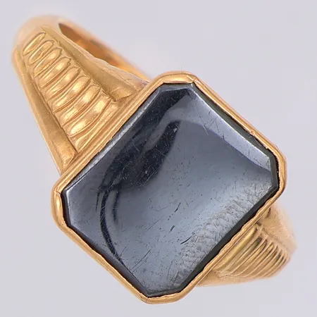 Ring hematit stl:18¾ Lindbäck Eric, 18K Vikt: 7,3 g