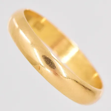 Ring stl:21¼ bredd 4,4mm gravyr 18K Vikt: 4,8 g