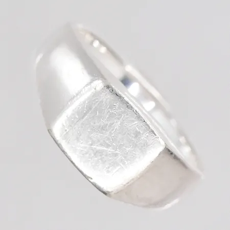 Klackring stl:21 bredd ovandel 9,8mm repig silver 925/1000 Vikt: 11,6 g