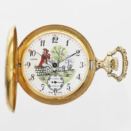Savonette med dekor i relief, Lagonda, gulmetall, manuell, cal. Unitas 6498, Ø 49mm, liten sekundvisare, går ej, läderfodral, två klockkedjor i gulmetall.