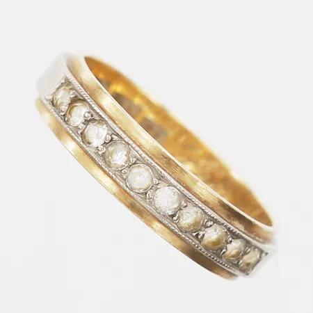 Ring, halvallians, med vita stenar, stl: 15½, 18K guld samt vitguld, vikt 2,9gram Vikt: 2,9 g