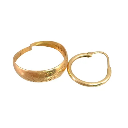 Ring i 18K guld, defekt - vikt 1,1g, Örhänge i 14K guld, ett enkelt - vikt 0,6g