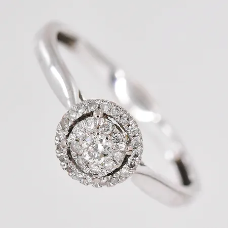 Ring vitguld diamanter ca 0,15ctv stl:18½ bredd ovandel Ø 7,5mm 18K Vikt: 2,4 g
