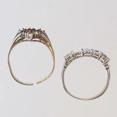 2 Ringar defekta stenar saknas silver 925/1000 Vikt: 3,3 g