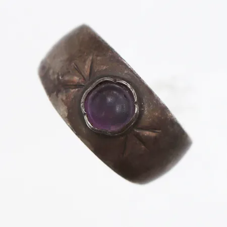 Ring med lila sten, defekt, 830/1000 silver. Vikt: 1,9 g
