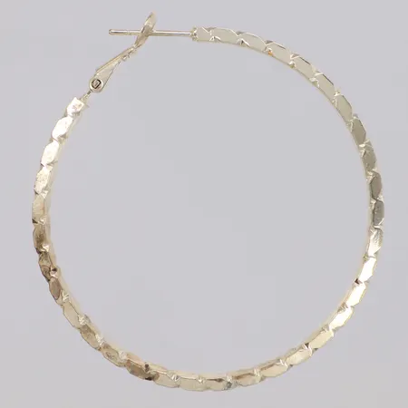Ett örhänge, Ø47mm, bredd 2,1mm, 925/1000 silver Vikt: 4,5 g