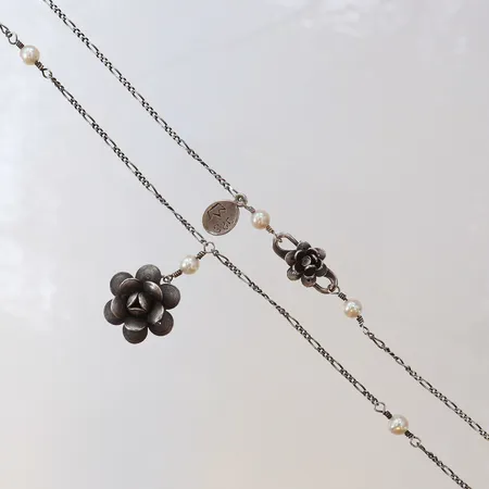 Collier med integrerad hänge samt plastpärlor 46cm bredd 1-20mm silver 925/1000 Vikt: 8,7 g