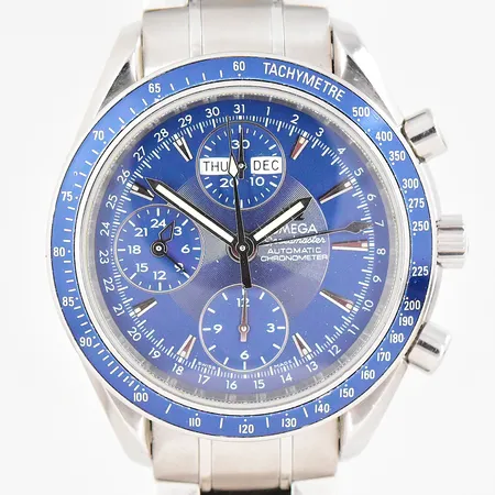Herrur Omega Speedmaster Day-Date Ø 39mm automatisk kronograf datum ref.nr. 32228000 serie.nr.81665042, stållänk längd 18cm inklusive uret, certifikat år 2008 instruktionsbok medföljande sliten box och ytterkartong