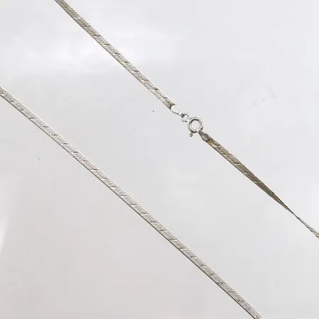 Collier, längd ca 42cm, bredd ca 3mm, 925/1000 silver. Vikt: 4,2 g