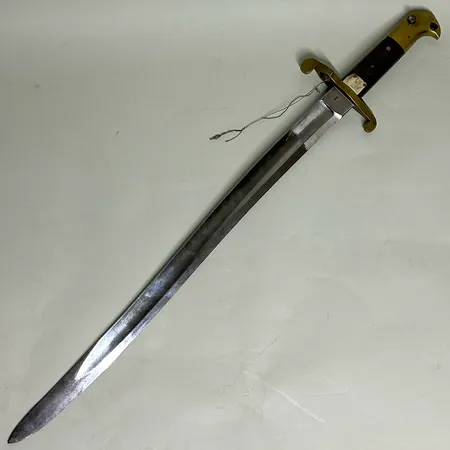 Sabelbajonett M/1867 Eskilstuna för flottan ca 63cm, märkt med ett ankare & "F.T.", ska sitta på 1867 års bakladdat gevär, saknar hölje/slida, åldersbetingat slitage