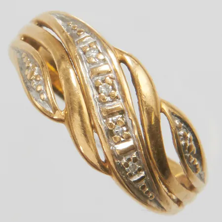 Ring defekt skev skena, diamanter 4 x ca.0,005ct, 8/8-slipade, GHA, 18K Vikt: 2,2 g