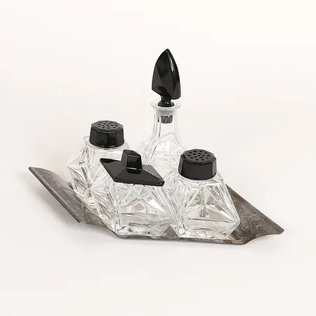 Set med kryddkar fyra delar ca 1930-/1940-tal, pressglas, höjd 6-13,5cm, med bricka i nysilver mått 16x10,5cm Skickas med paket.