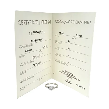 Diamantring i 14K vitguld, Diamanter 42 st - 0,20ct enligt certifikatet - två små diamanter saknas, W-TCR (H-I) / P1, ostämplad, stl:15¾ mm, bredd 1,7 - 6 mm, certifikat medföljer Vikt: 2,2 g