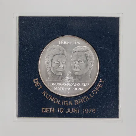 Jubileumsmynt 50kr Ø35mm, Kungabröllopet 19 juni 1976 Konung Carl XVI Gustav och Drottning Silvia, 925/1000 Silver, plastetui Vikt: 27 g