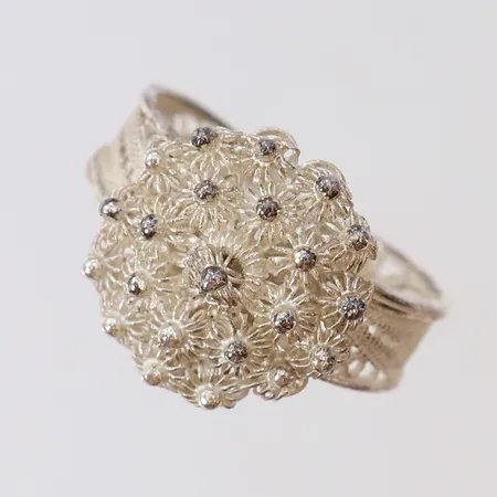 Ring med filigranarbete justerbar storlek stl:19 bredd 15,8mm något skev skena silver 925/1000 Vikt: 3,4 g