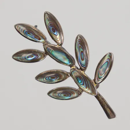 Brosch med abalone, 50mm, bredd 30mm, 925/1000 silver Vikt: 9 g