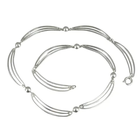 Retro Halsband silver 835/1000, längd 43 cm, bredd omkring 7 mm, klotdekor Ø5,5 mm, svensk kontroll/importstämpel  Vikt: 12,3 g