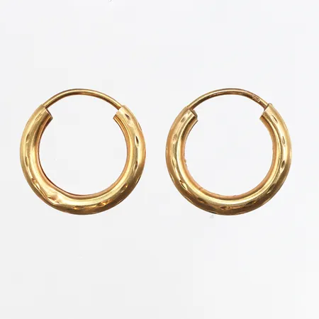 Ett par örhängen Creoler, Ø10,5mm, bredd ca2,4mm, 18K. Vikt: 1 g
