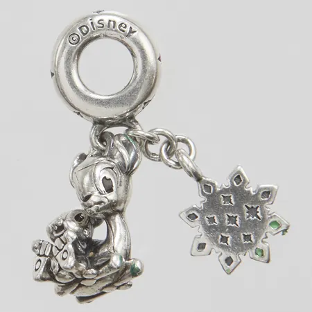 Berlock Disney x Pandora Bambi & Stampe Merry Christmas, 26,5x9,5mm, cubic zirconia, spår av grön färg, silver 925/1000 Vikt: 4,3 g