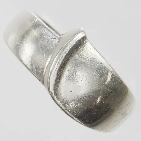 Ring stl:18+, bredd: 4,2-10mm, repor, silver 925/1000 Vikt: 6 g