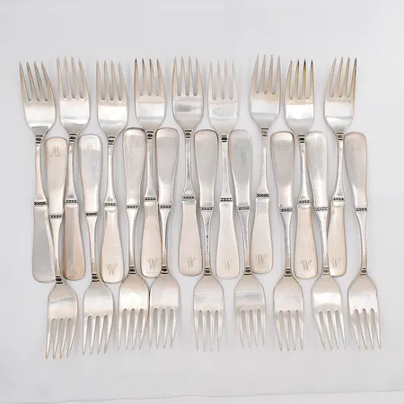 18 Bordsgafflar modell Uppsala längd 17cm graverade silver 830/1000 Vikt: 662,4 g