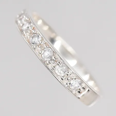 Ring med vita stenar stl 17 bredd 3mm silver 925/1000 Vikt: 1,8 g