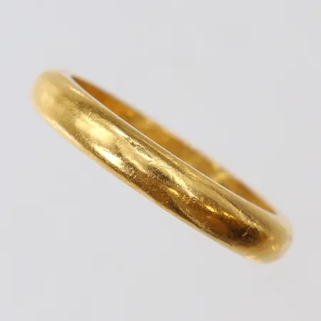 Ring slät stl:18¾ bredd 3,5mm gravyr 23K Vikt: 7,8 g