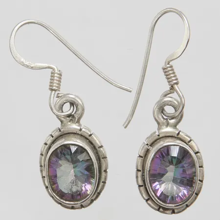 Örhängen med "Mystic Quartz" ca.9x7mm, ytbehandlad kvarts, längd: 31mm, silver 925/1000 Vikt: 4,7 g