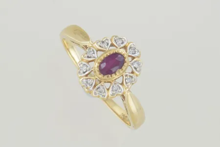 Ring med 10 diamanter 0,10ct/rubin stl: 20 höjd 12 mm, 18K Vikt: 3,8 g