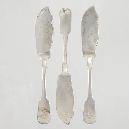 3 smörknivar 13,5cm, gravyr "Veritas", LL&C Göteborg år 1888, silver Vikt: 65,3 g