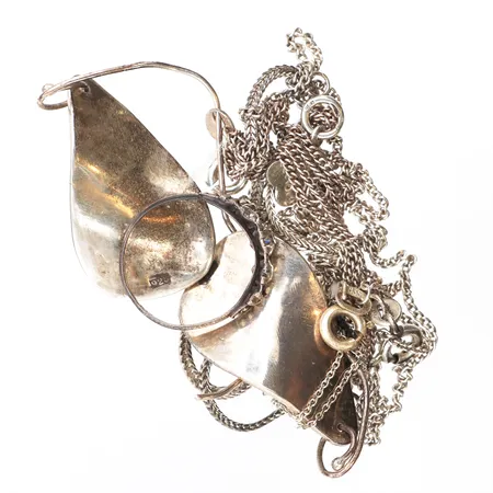 Diverse silversmycken, defekt, 830-925/1000 silver. Vikt: 17,6 g