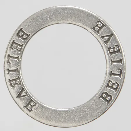 Hänge med inskription "Believe", Ø22,5mm, silver 925/1000 Vikt: 2,5 g