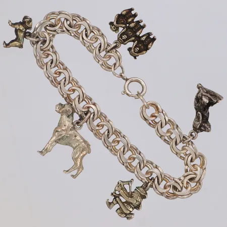 Armband Bismarck med 5 berlocker, längd 19cm, bredd 9mm, 835-925/1000 silver Vikt: 37,8 g