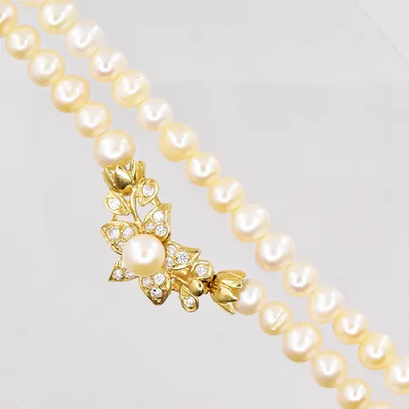 Pärlcollier med 65st odlade sötvattenspärlor Ø ca 6,8-7mm vita stenar, ej knutar mellan pärlorna lås 14K Vikt: 0 g