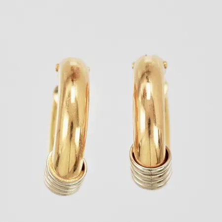 Ett par tvåfärgade creoler, ca Ø21mm, bredd 6,5mm, Torbjörn Tillander, Finland, 18K gul/vitguld. Vikt: 6,6 g