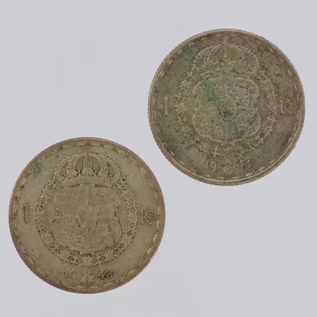 2 Mynt Gustaf den V Adolf, Sveriges Konung, 1kr, år 1944-48, 400/1000 silver Vikt: 13,9 g