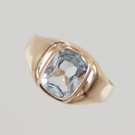 Ring med ljusblå sten stl 17, bredd 2,5-10,6mm, Brofod AB Falköping 1967, 18K Vikt: 1,9 g