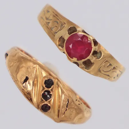 2 ringar med stenar, bucklor, defekt 18K Vikt: 3,2 g
