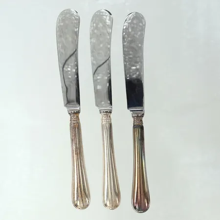 3 Smörknivar 17cm blad i rostfritt stål silver 925/1000 bruttovikt:123,2g Vikt: 123,2 g