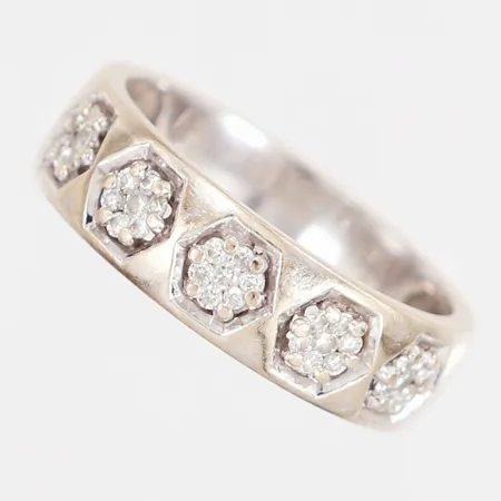 Ring med diamanter 35x0,01ct stl:17¾, bredd: 5,5mm, GHA, vitguld, 18K Vikt: 5,4 g