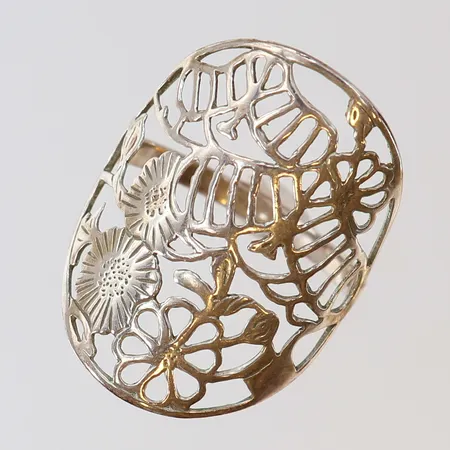 Ring med genombruten mönsterdekor stl:19¾ bredd 29mm silver 925/1000 Vikt: 2,7 g
