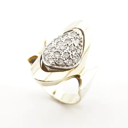 Ring m diamanter, stl 17½(55), bredd 25mm, 14k Vikt: 5,2 g